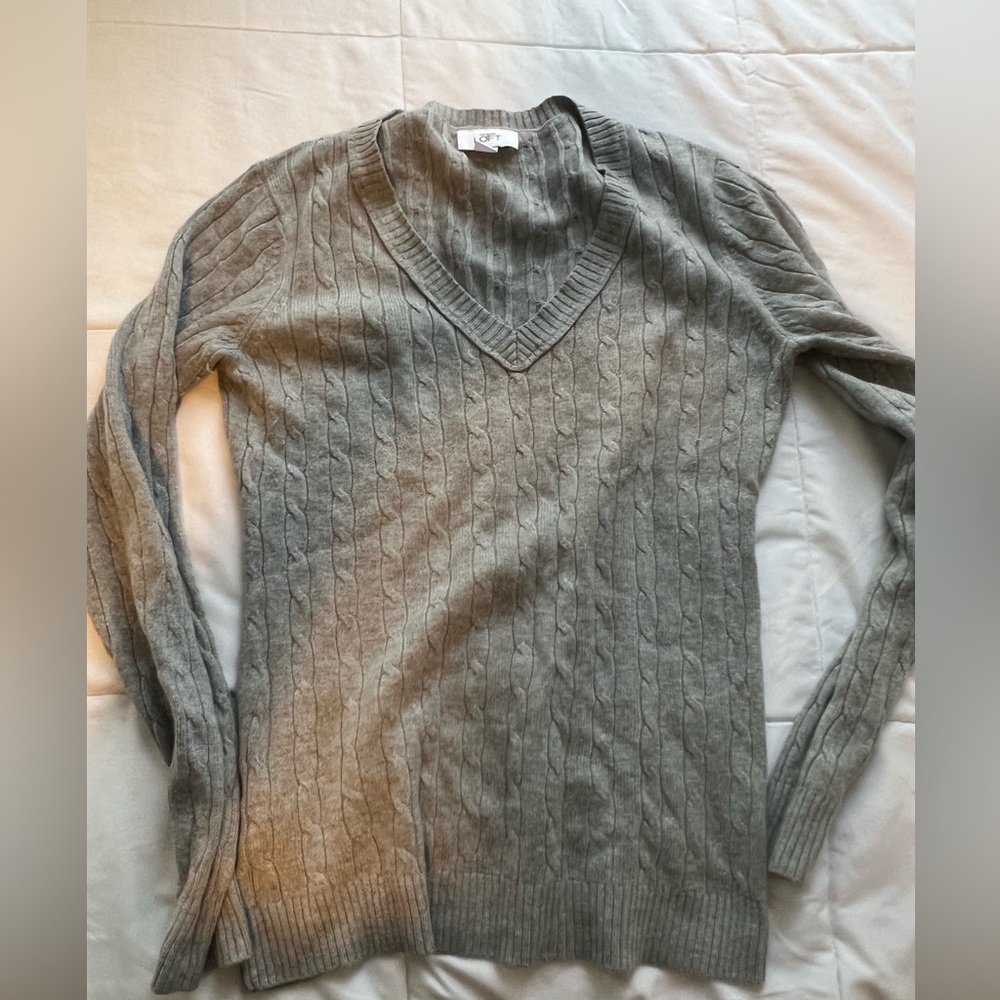 Ann Taylor LOFT v-neck sweater gray women’s